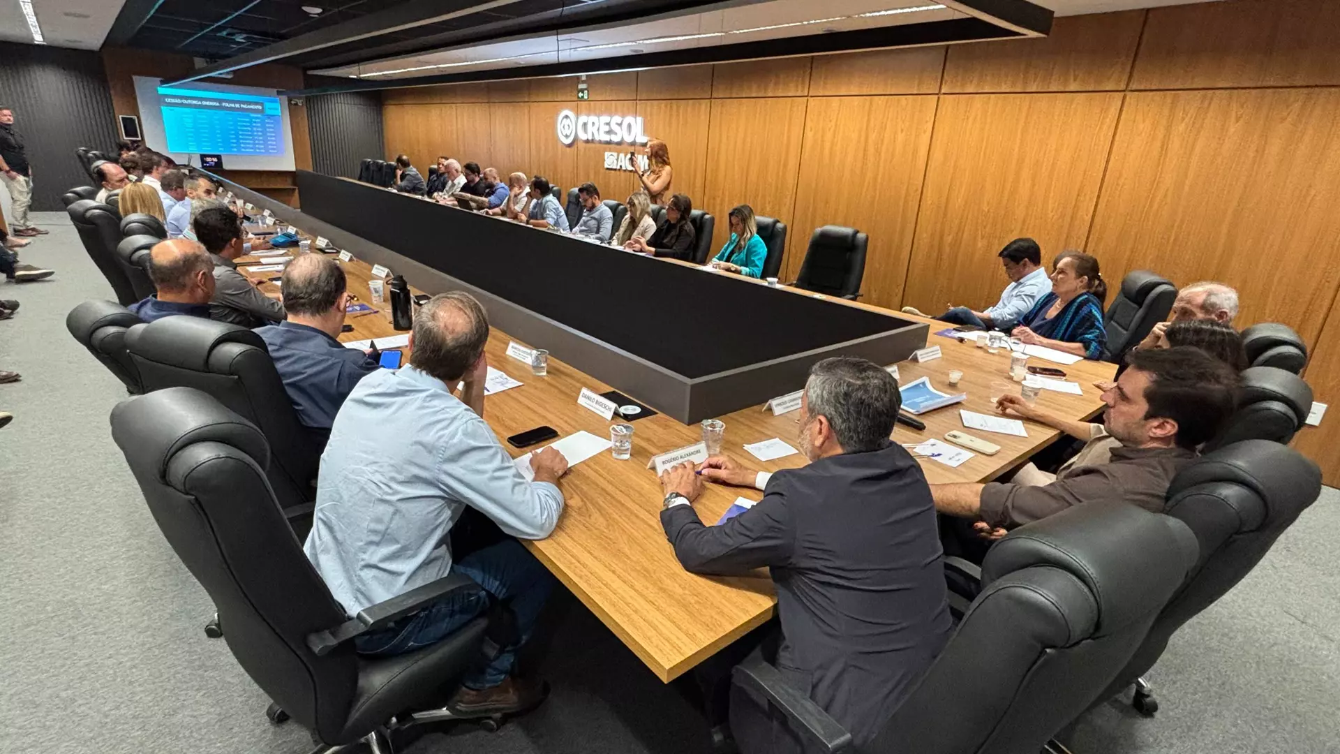 Prefeito Vinicius Camarinha faz reunião com secretariado